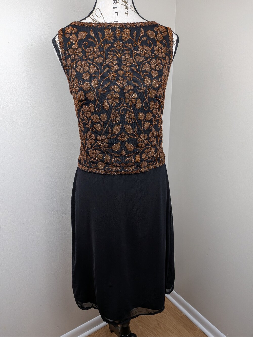 Tadashi Shoji Bronze Black Heavy Embellished Floral Cocktail Dress PM Formal 90s